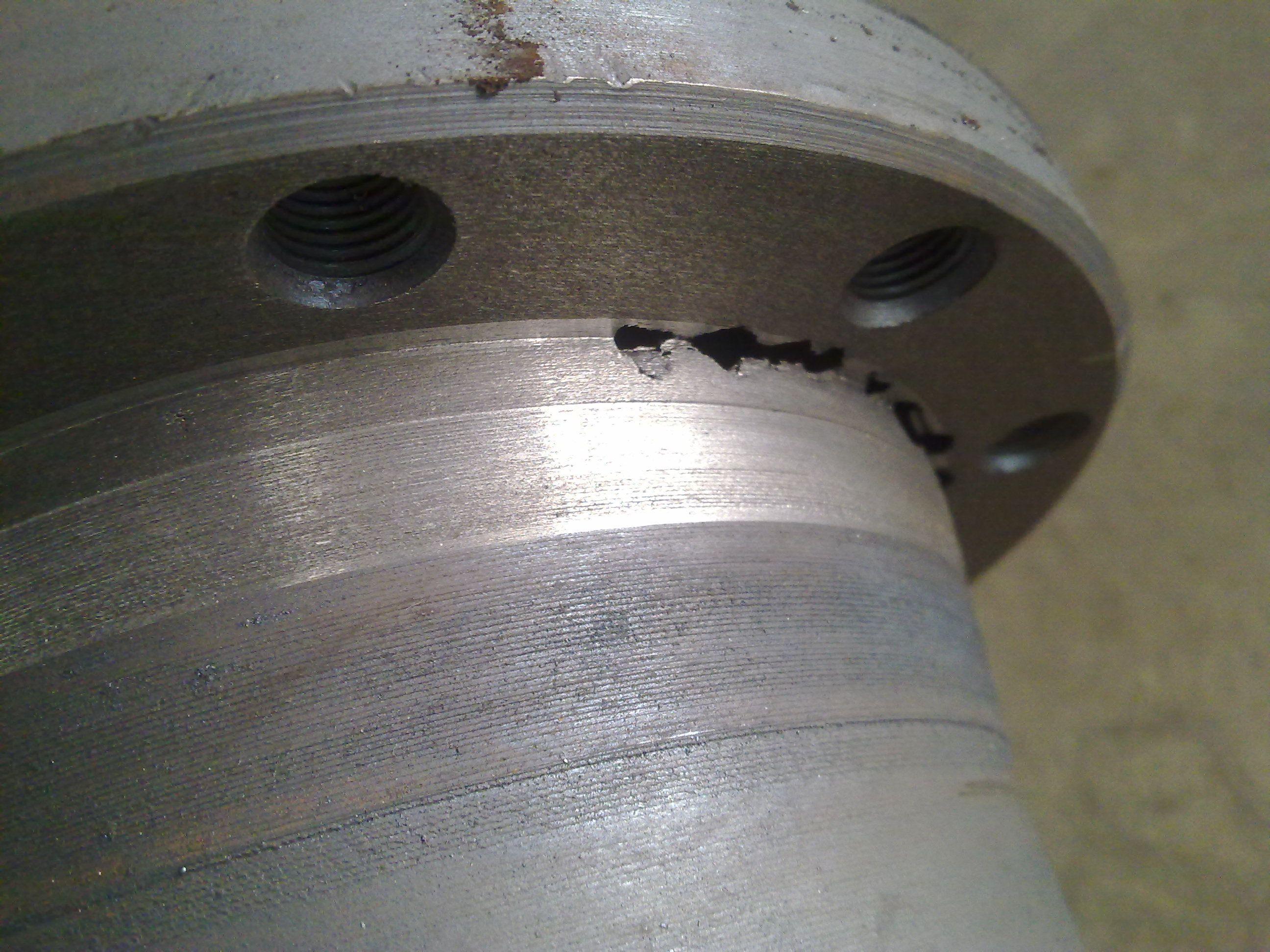 ແມ່ນຫຍັງຄືສາເຫດຂອງຄວາມຜິດປົກກະຕິຂອງຮອຍແຕກເຫຼັກ?