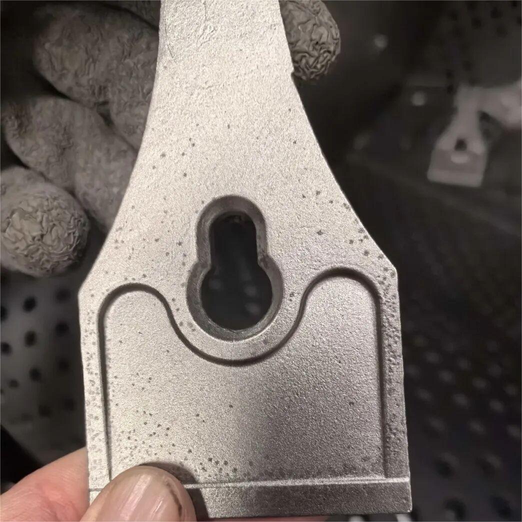 ຜະລິດຊິ້ນສ່ວນສະແຕນເລດ 410 ດ້ວຍ silica sol, ນໍ້າຫນັກ 205 ກຣາມ, ມີຈຸດບົກຜ່ອງດ້ານການຜຸພັງ: ສາເຫດແລະວິທີແກ້ໄຂ